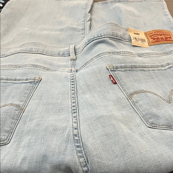 Levi's Women's Cropped Light Blue Jeans - Picture 13 of 16